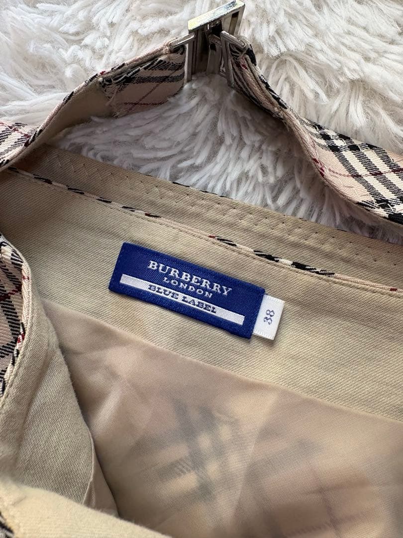 バーバリーブルーレーベルフレアスカートノバチェック　ベルト　ひざ丈　ベージュ38