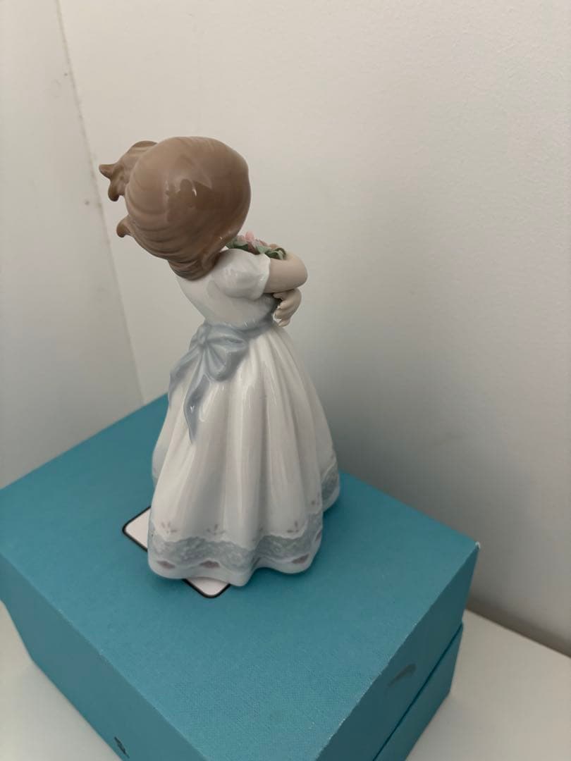 リヤドロ LLADROさわやかな風 品番9216 ポーセリン（磁器）フィギュリン