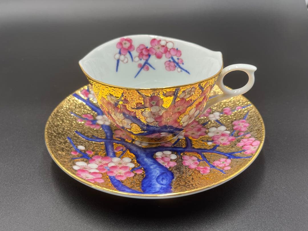 有田焼　金龍窯　江口天童　コーヒーカップ　金彩梅絵　珈琲碗　新作　共箱