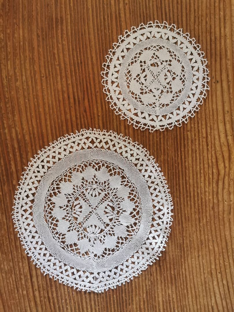 アンティーク マルチーズレース ラウンド小ドイリー 涼やかな麻糸 マルタ十字✠