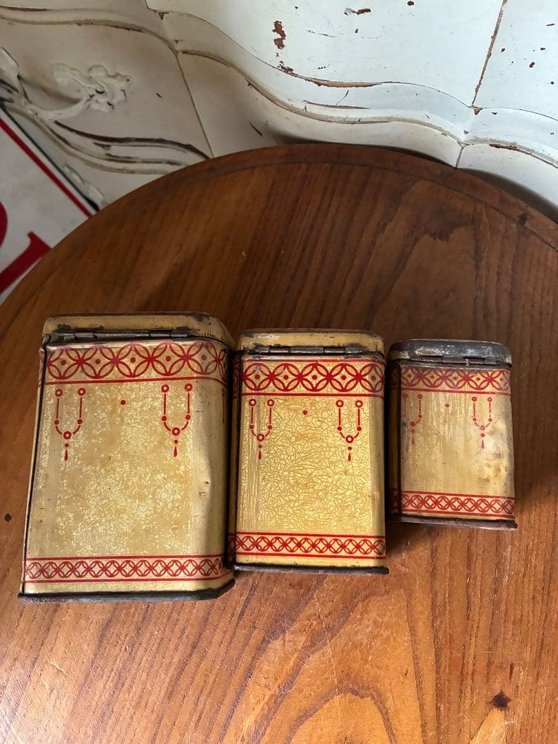 フランス　アンティーク　ティン缶　キャニスター　小物入れ　チェック　赤　100年