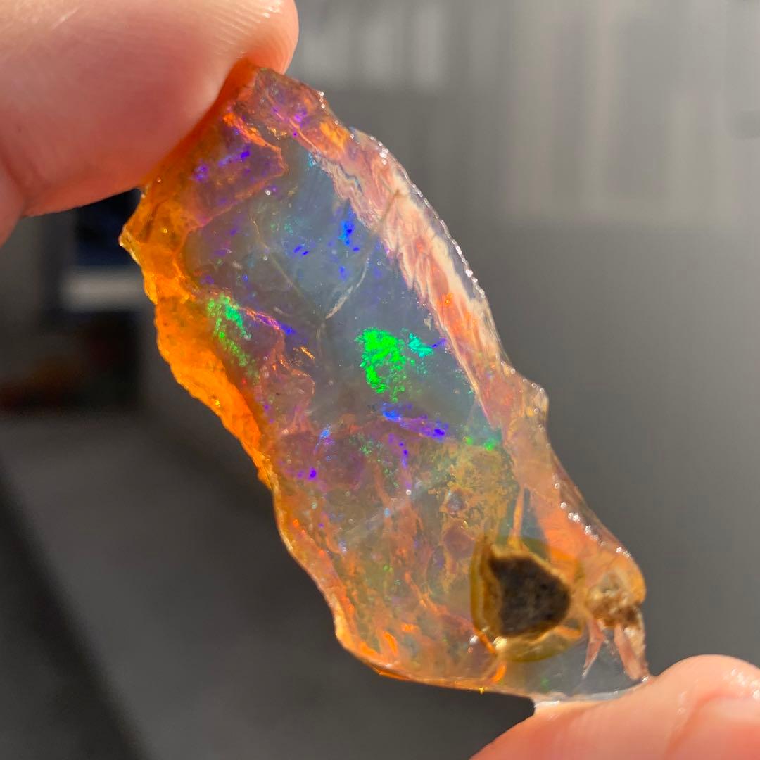 ソリッドオパール80.5ct/コントラルスオパール