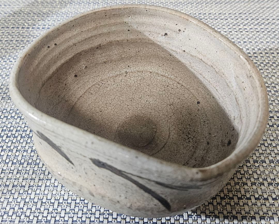 時代古作品❗明治時代頃　古志野　鉄釉　草文様　大振沓茶碗　茶道具　古陶磁器