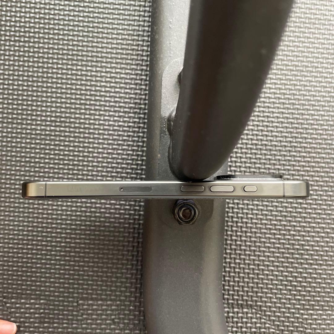 iPhone15 pro 美品 256GB SIMロック無し バッテリー86%