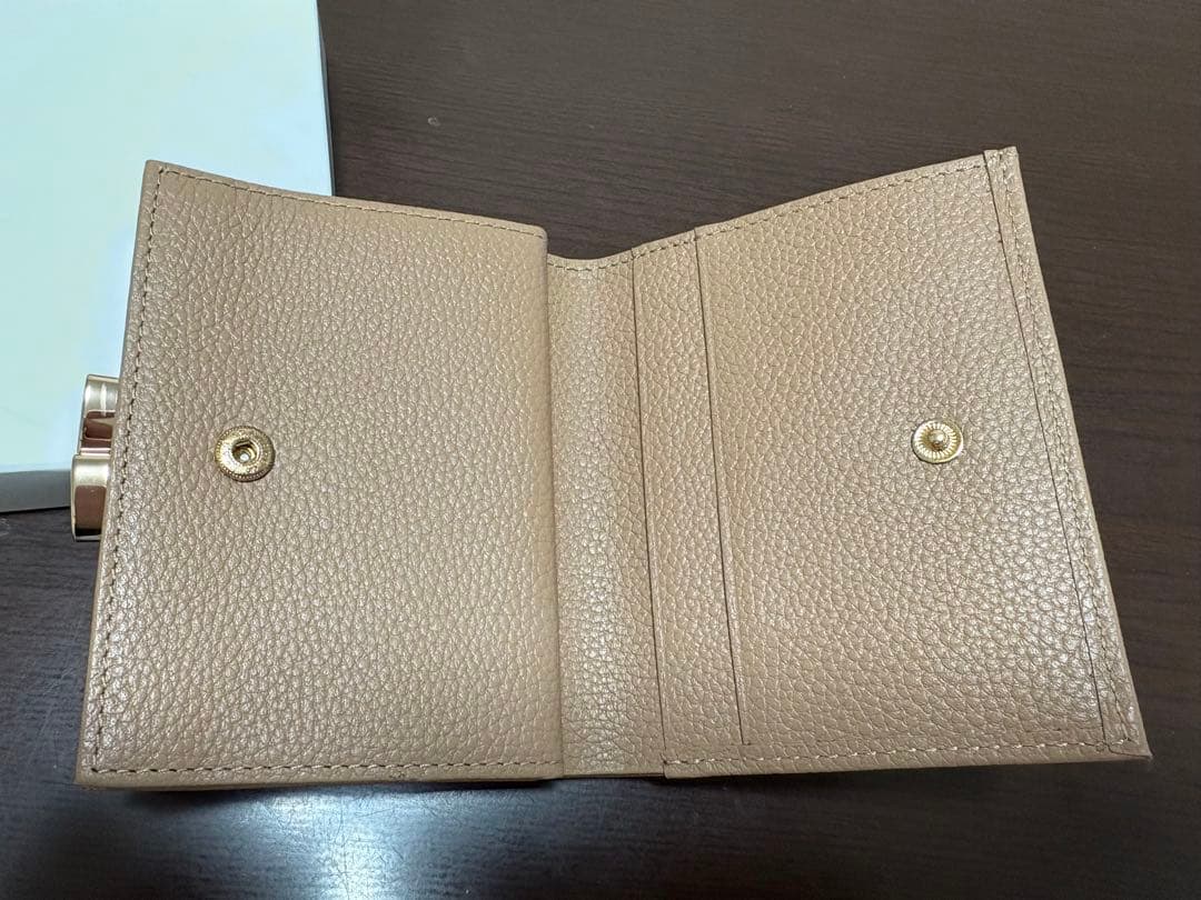皇居　ベージュ 二つ折り財布