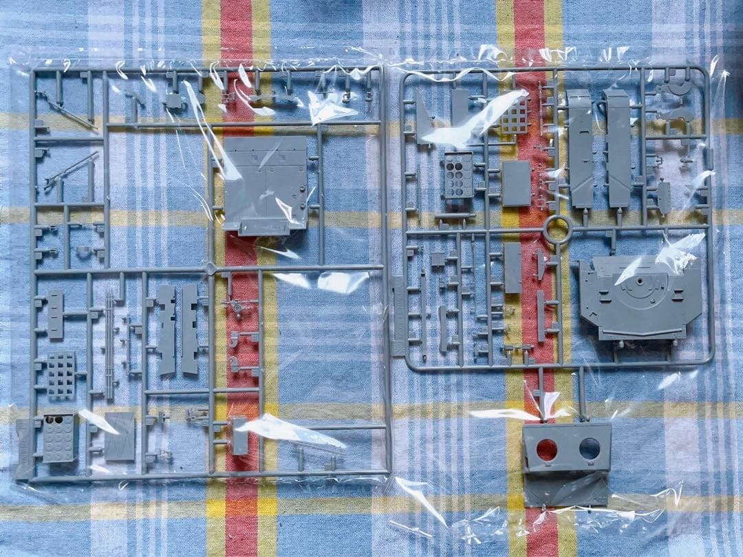 サイバーホビー 1/35 フンメル 後期型 w/金属主砲身&マジックトラック