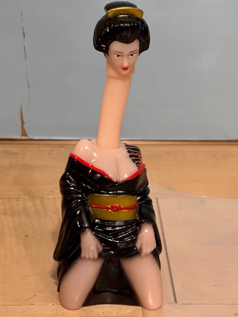 ピンクトイズ　ろくろ首　入れ墨バージョン　蓄光バージョン　官能ソフビ