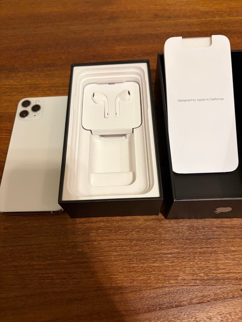 Apple iPhone 11 64gb シルバー simフリー