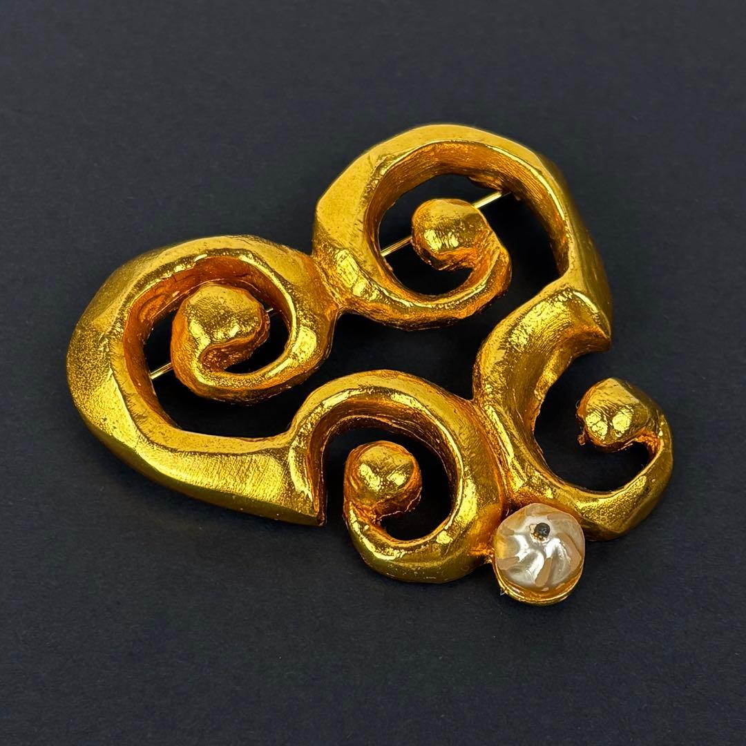 クリスチャンラクロワ　ブローチ　ハート　パール　刻印有り　6.2×6.9cm