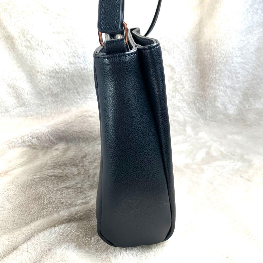 【未使用級✨】agnes b. ショルダーバッグ ターンロック レザー ロゴ金具