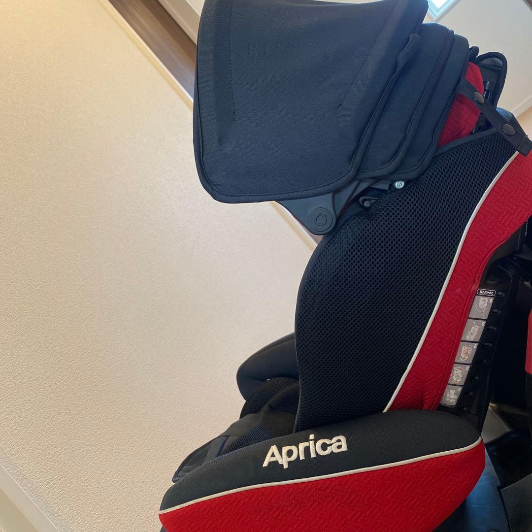 Aprica Fladea Grow チャイルドシート ブラックとレッド
