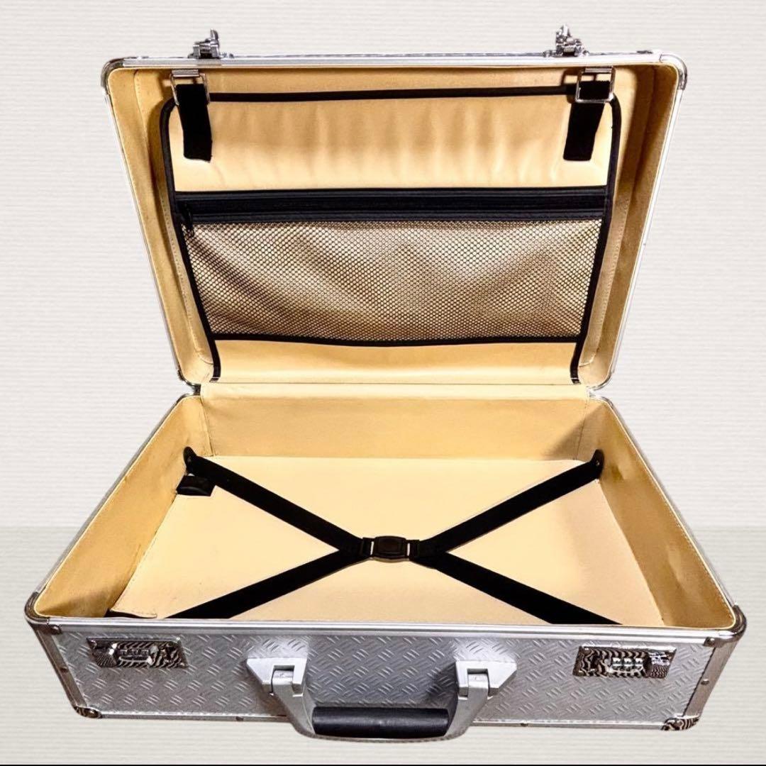 アルミ製キャリーケース 機内持込サイズ 2輪キャスター付き