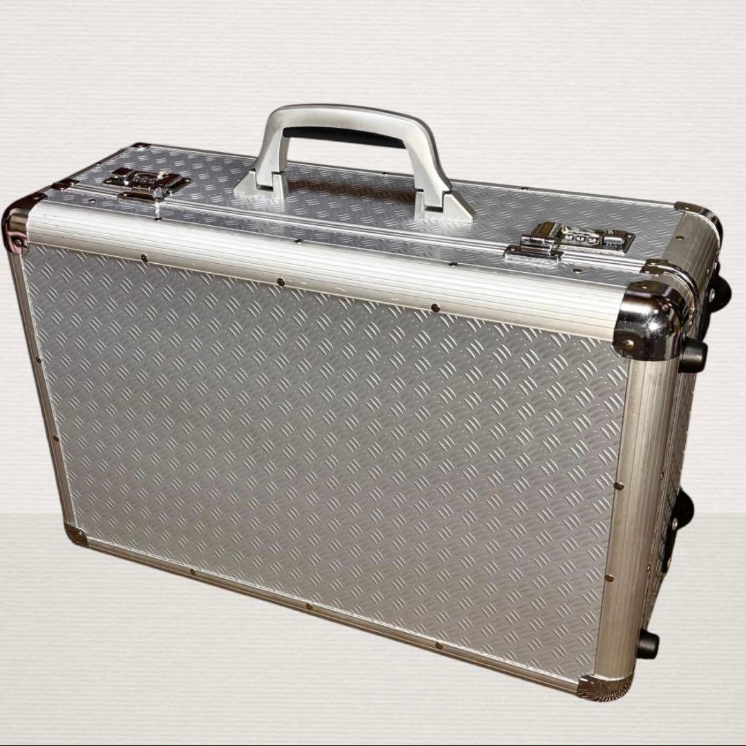 アルミ製キャリーケース 機内持込サイズ 2輪キャスター付き