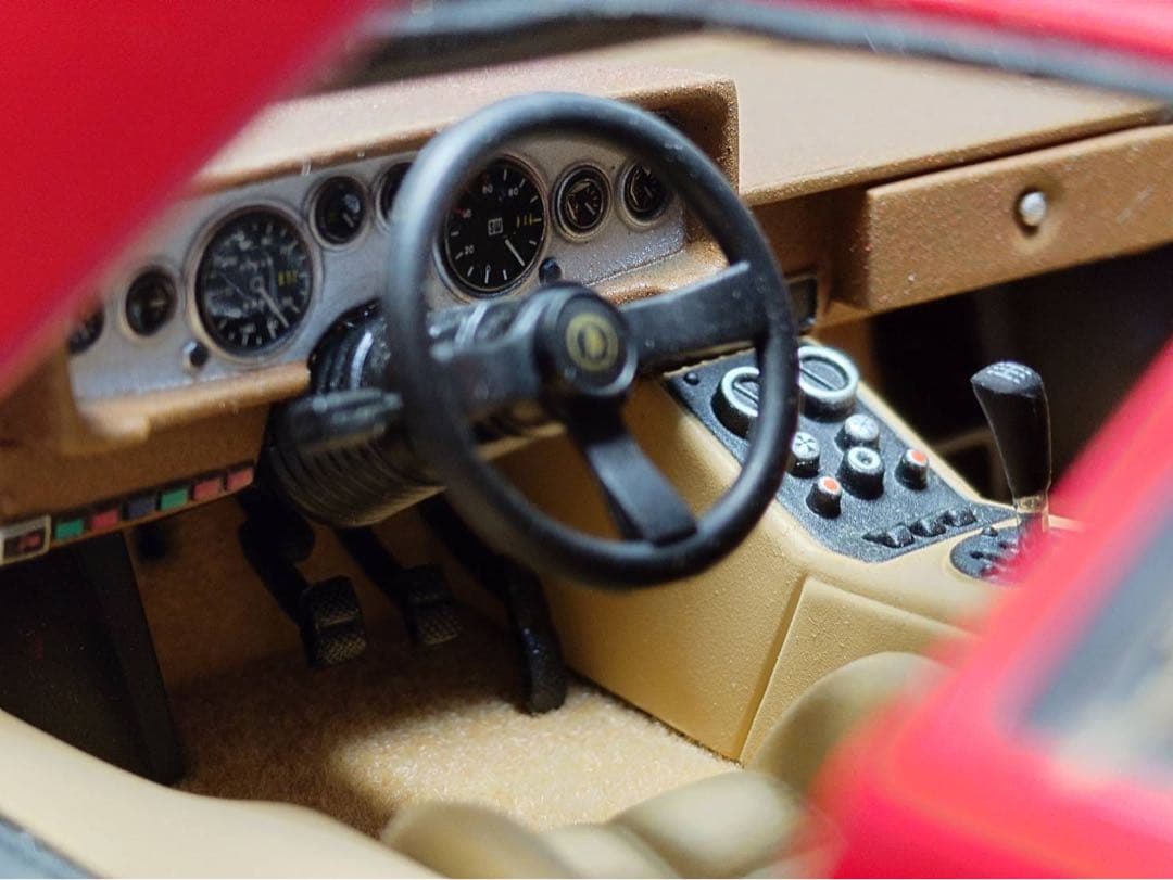 Kyosho 1:18 Lamborghini Countach LP400 赤