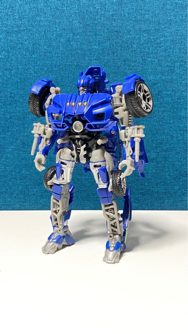 トランスフォーマー　イーバック　EVAC スタジオシリーズ