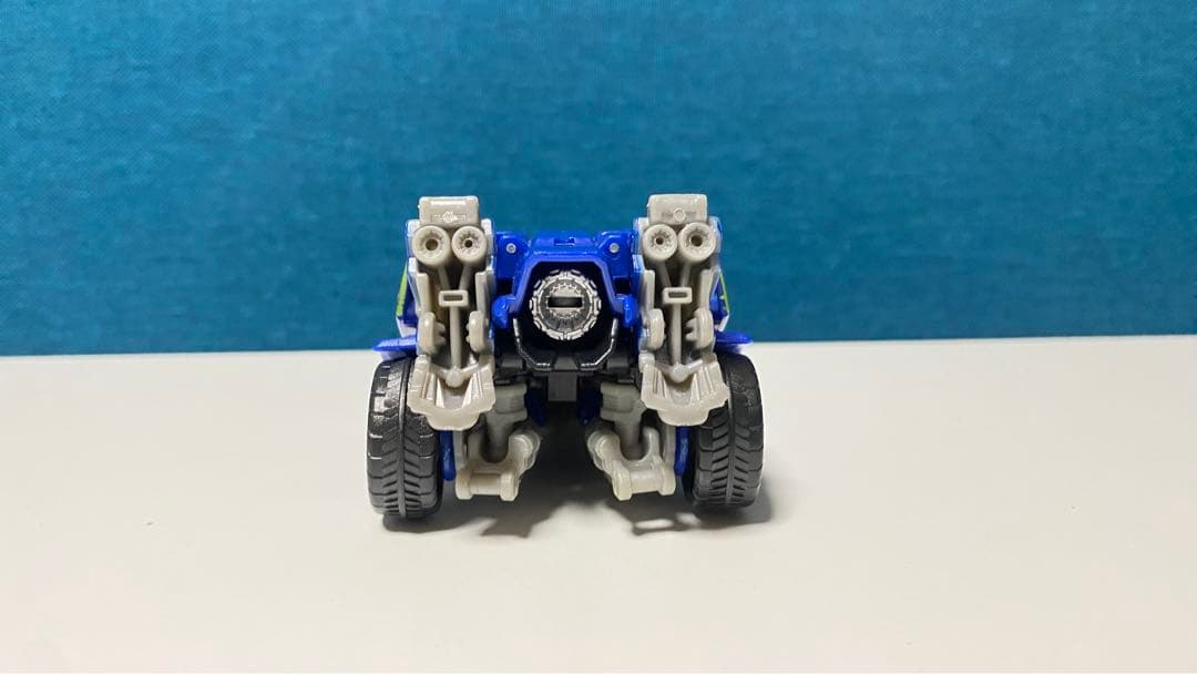 トランスフォーマー　イーバック　EVAC スタジオシリーズ