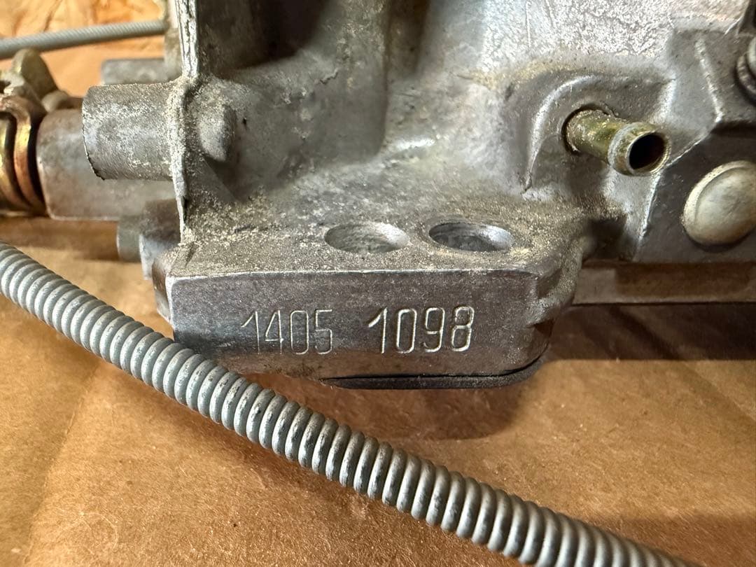 [ジャンク]Edelbrock キャブレター 1405 1098