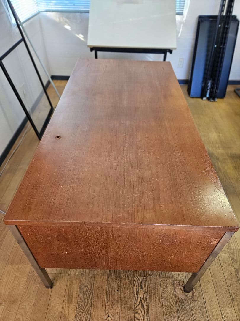 木製モダンデスク 4引き出し付き　大幅値下げ