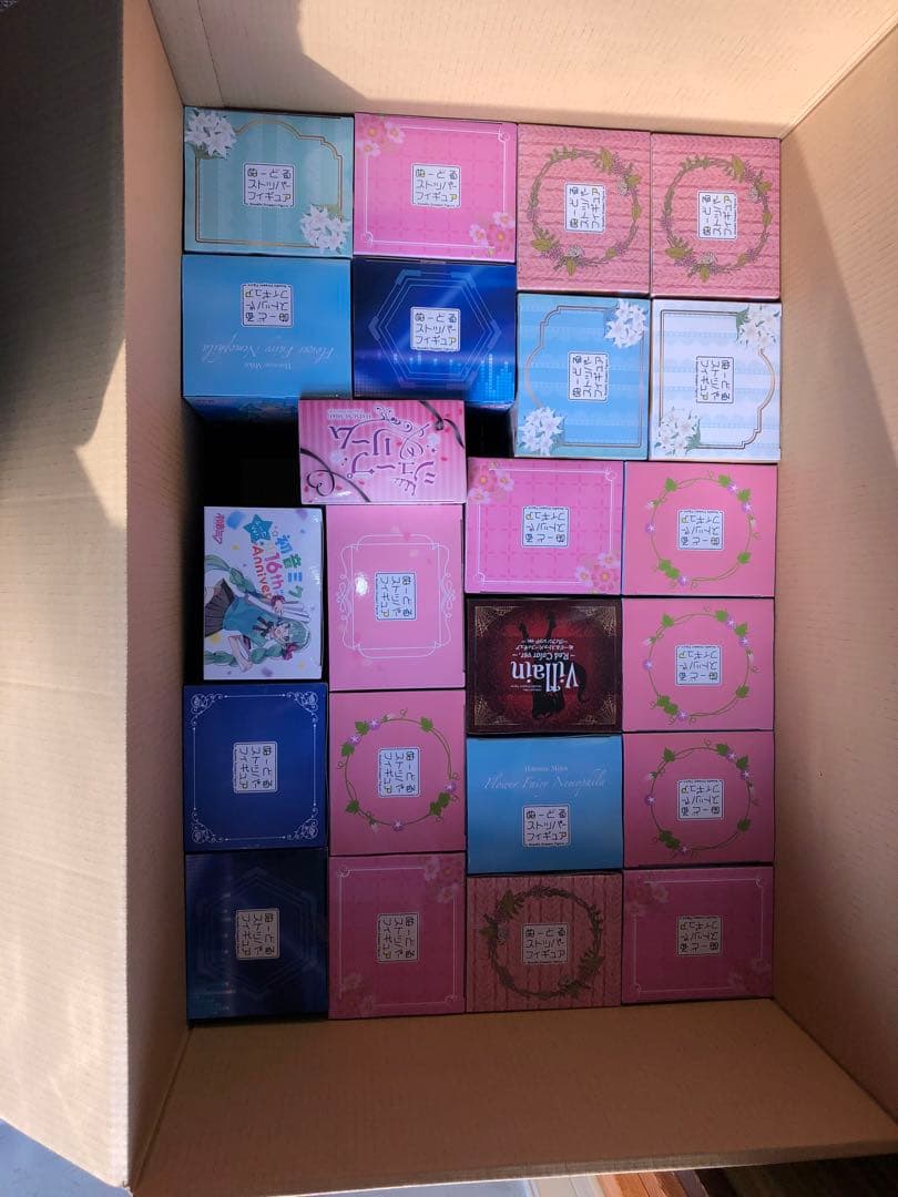 初音ミク　フィギュア　ネオンサイバー　コスモス　リリー　70個