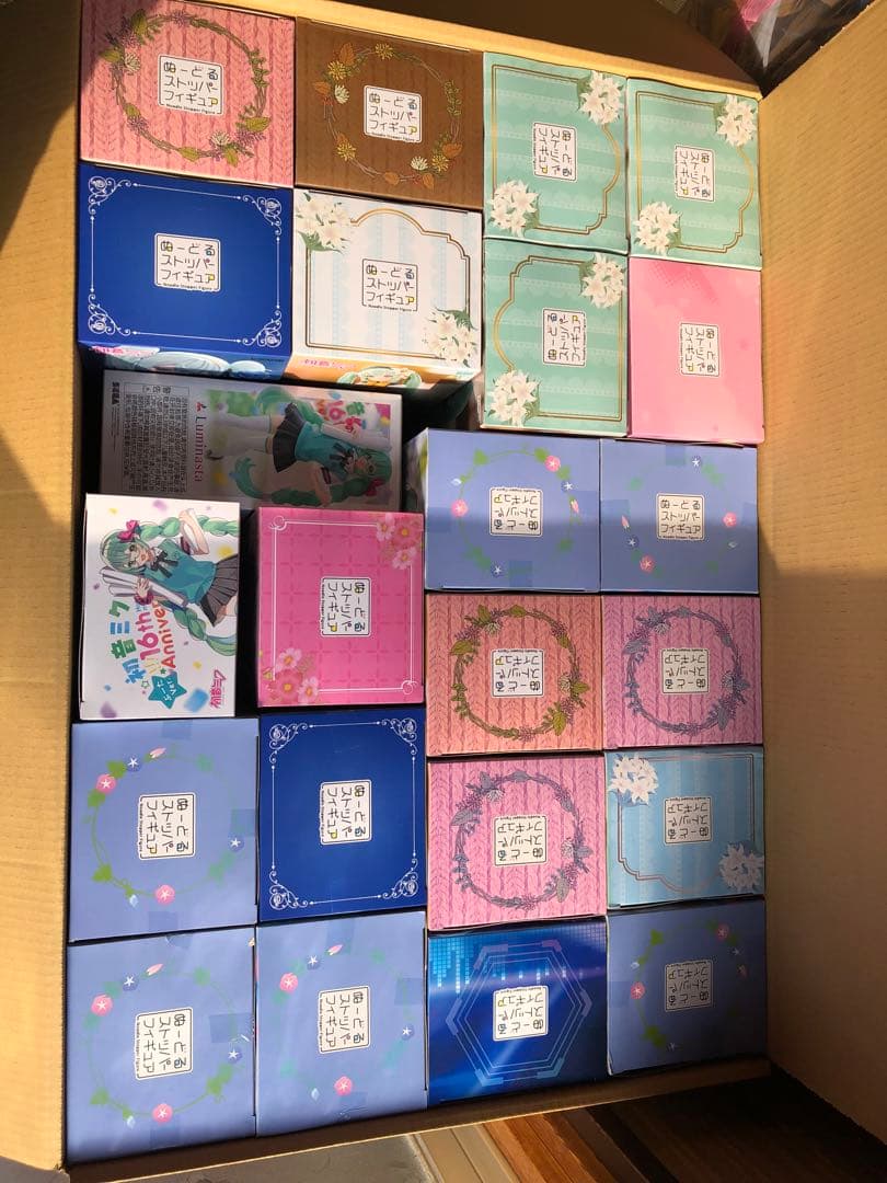 初音ミク　フィギュア　ネオンサイバー　コスモス　リリー　70個