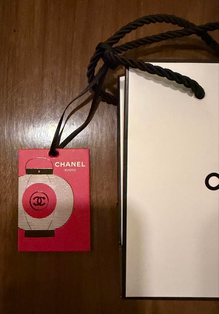 CHANEL ゴールド リボン ピアスと限定キーホルダー(CHANEL刻印あり)