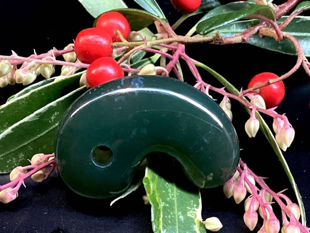 花仙山*出雲石　濃厚青緑色の『碧玉』勾玉50年分の保管品‼️ 別格の透明感　本物を