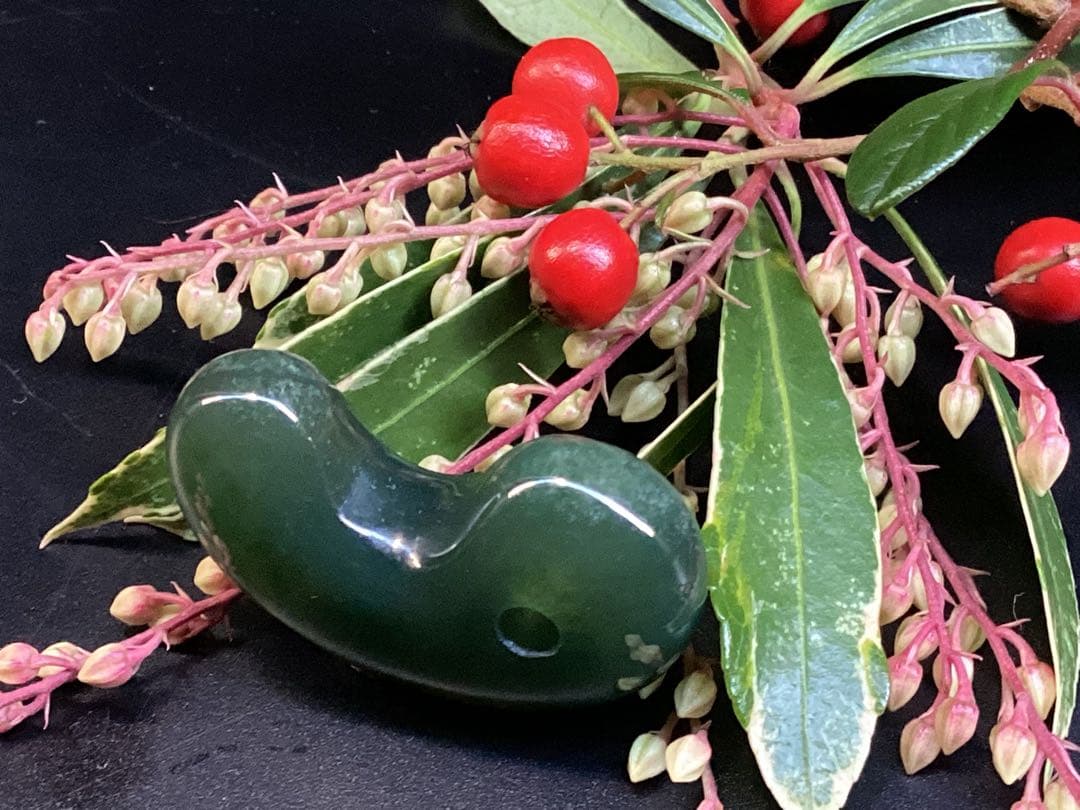 花仙山*出雲石　濃厚青緑色の『碧玉』勾玉50年分の保管品‼️ 別格の透明感　本物を