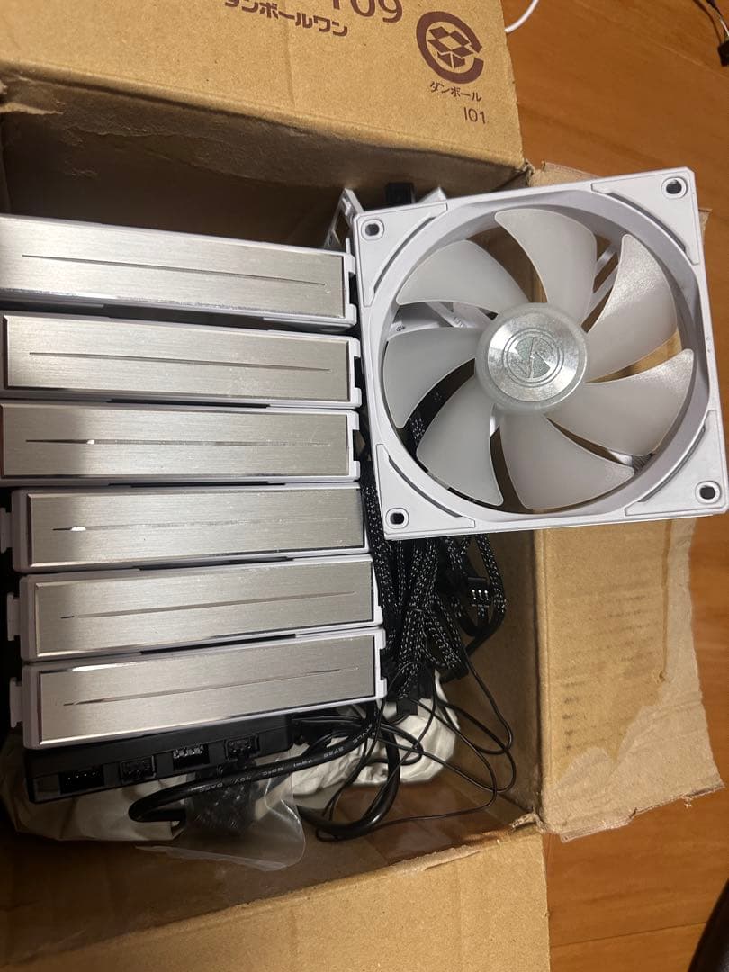 PC冷却用ファンとアルミケースセット　lianli