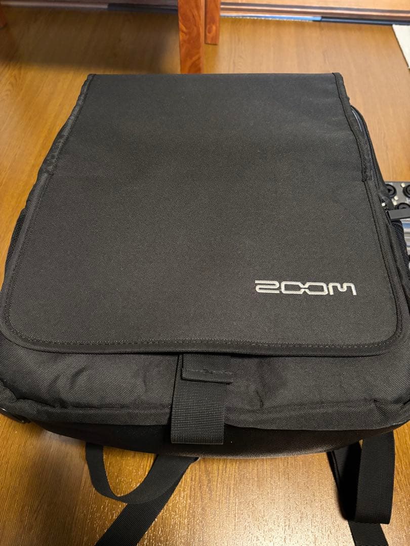 ZOOM LiveTrak L-8 デジタルミキサーレコーダー　専用リュック付