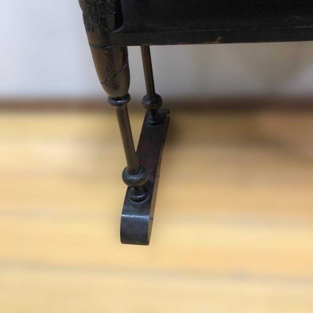 送料無料 アンティーク調 木製テーブル 葡萄彫刻 花台 飾り棚 　251214