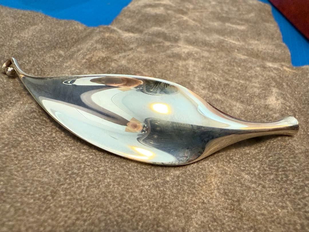   ヴィヴィアンナ ブローチ