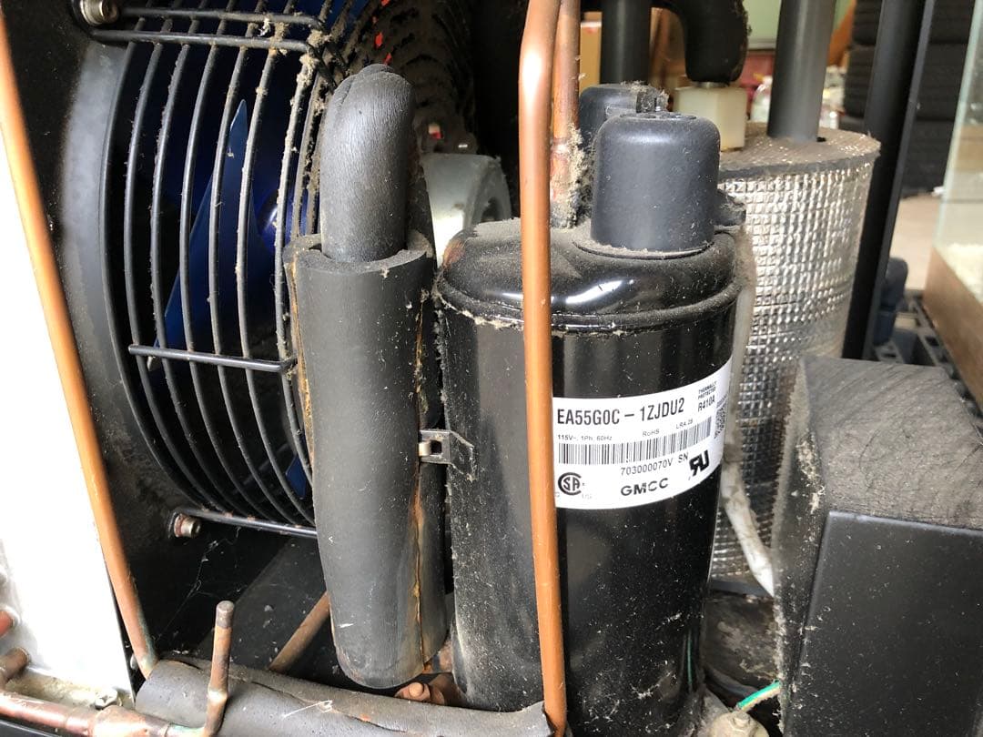 ズワイがに用大型アクリル水槽と冷却ユニット