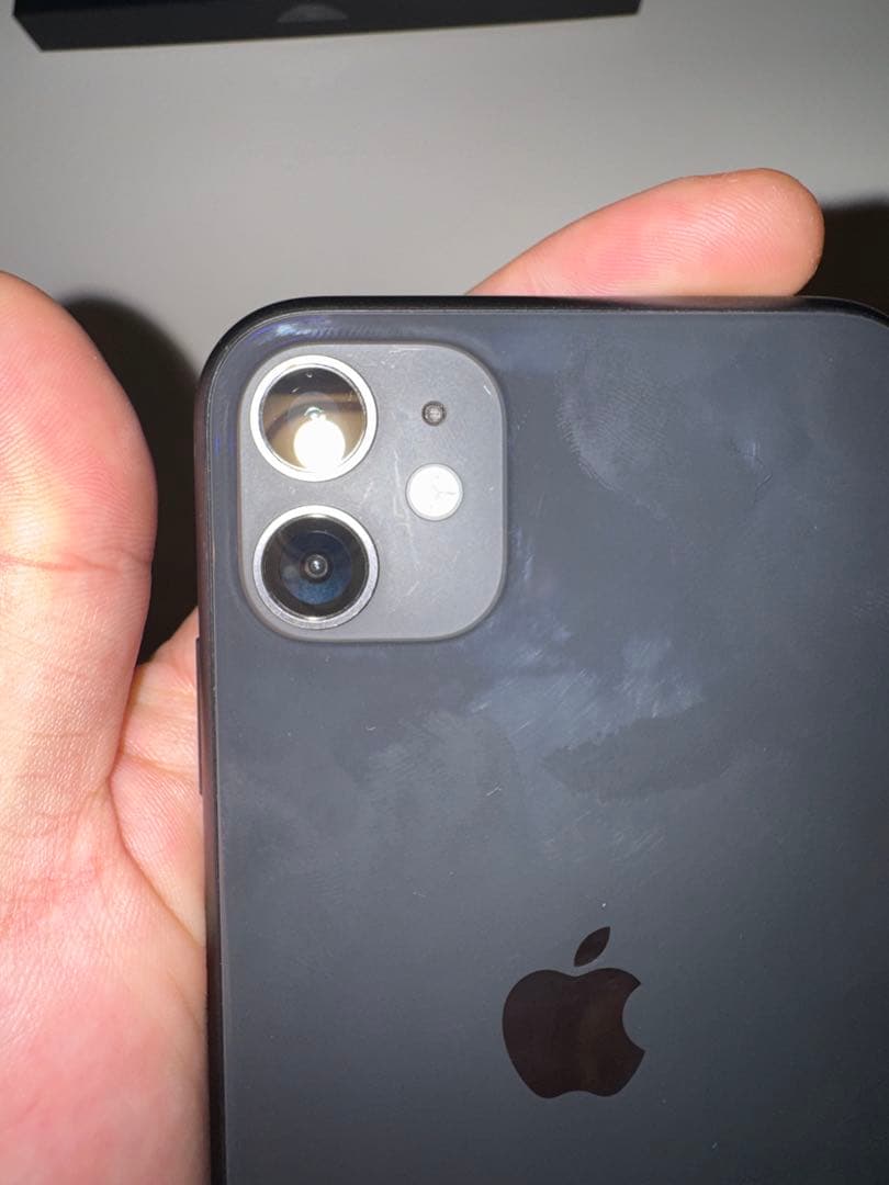 iPhone11 黒　目立つ傷なし