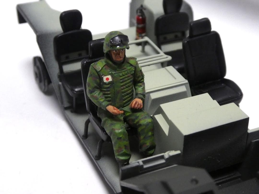 タミヤ 1/35 陸上自衛隊　軽装甲機動車　イラク派遣仕様＆イラク派遣隊員セット
