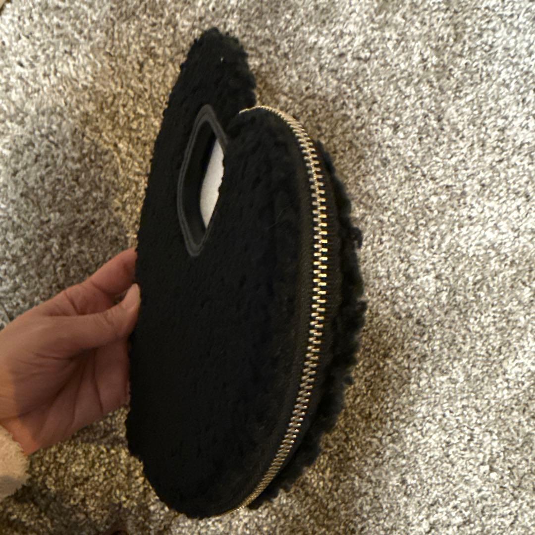 ajew ハート型　iPhone16Pro ケース