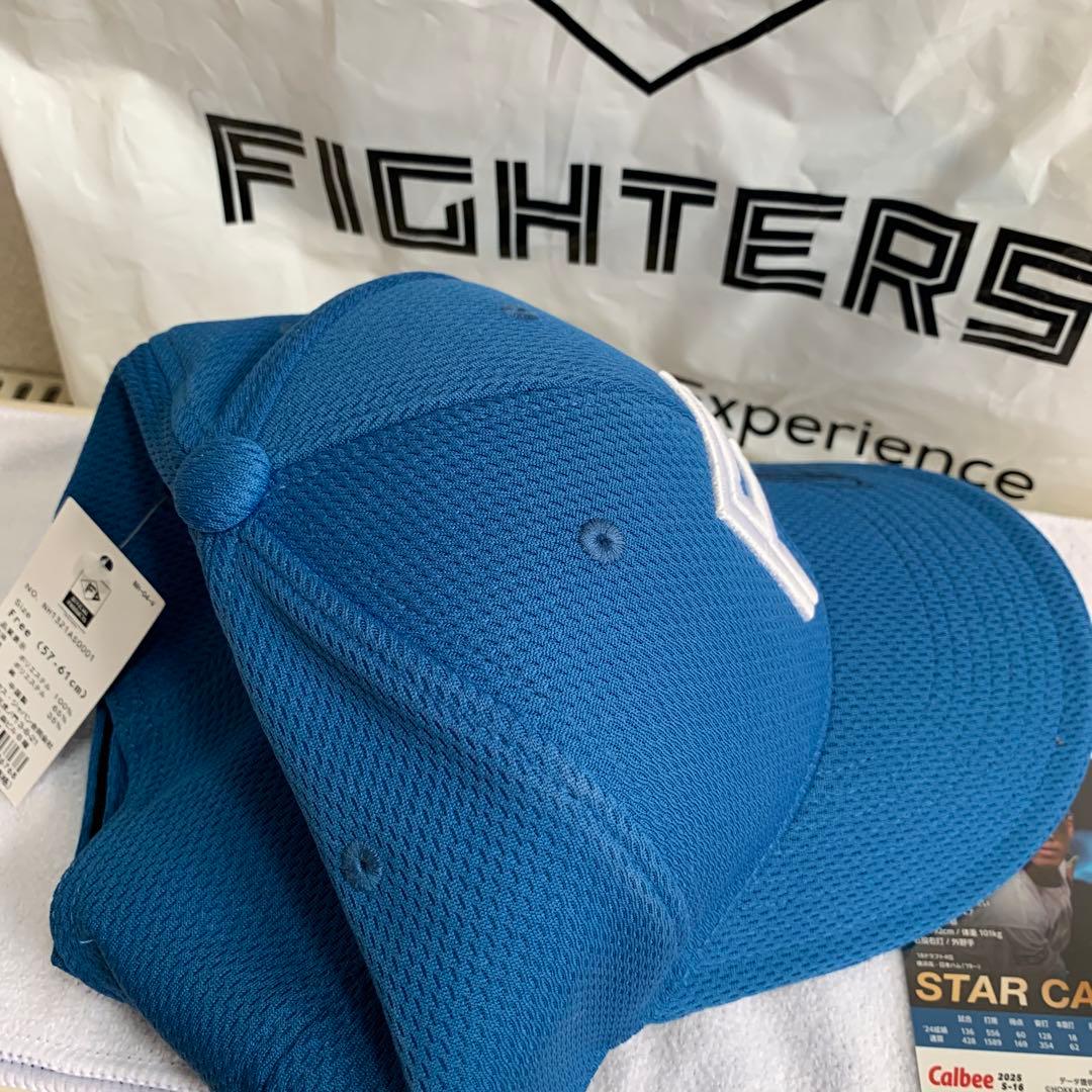 日本ハム　ファイターズ 万波中正　直筆サイン入りキャップ&野球カード