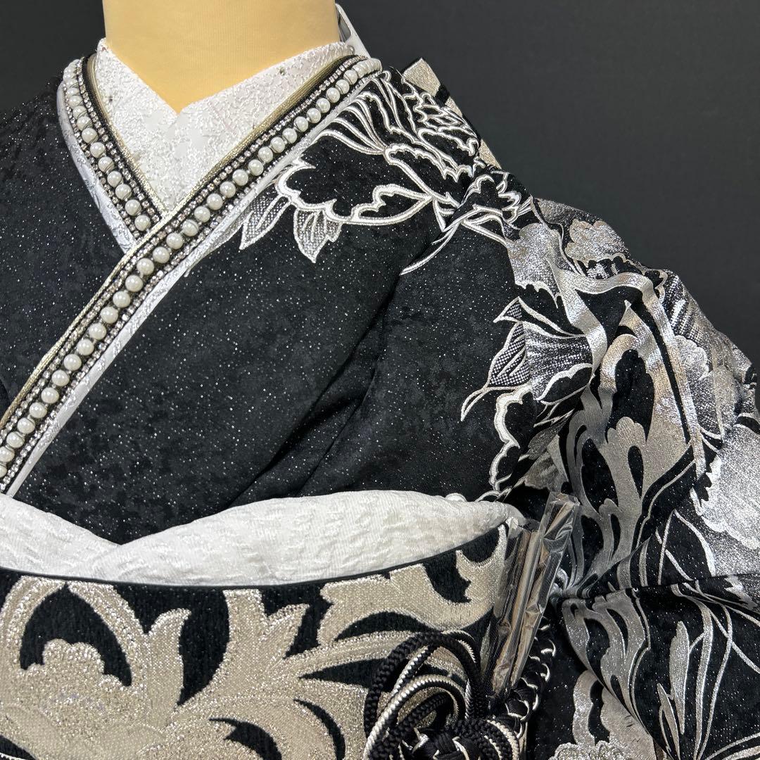 黒ラメシルバー　クール系牡丹に蝶の振袖フルセット