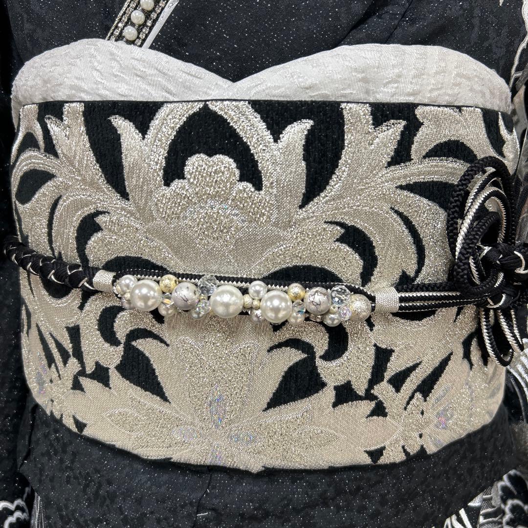 黒ラメシルバー　クール系牡丹に蝶の振袖フルセット