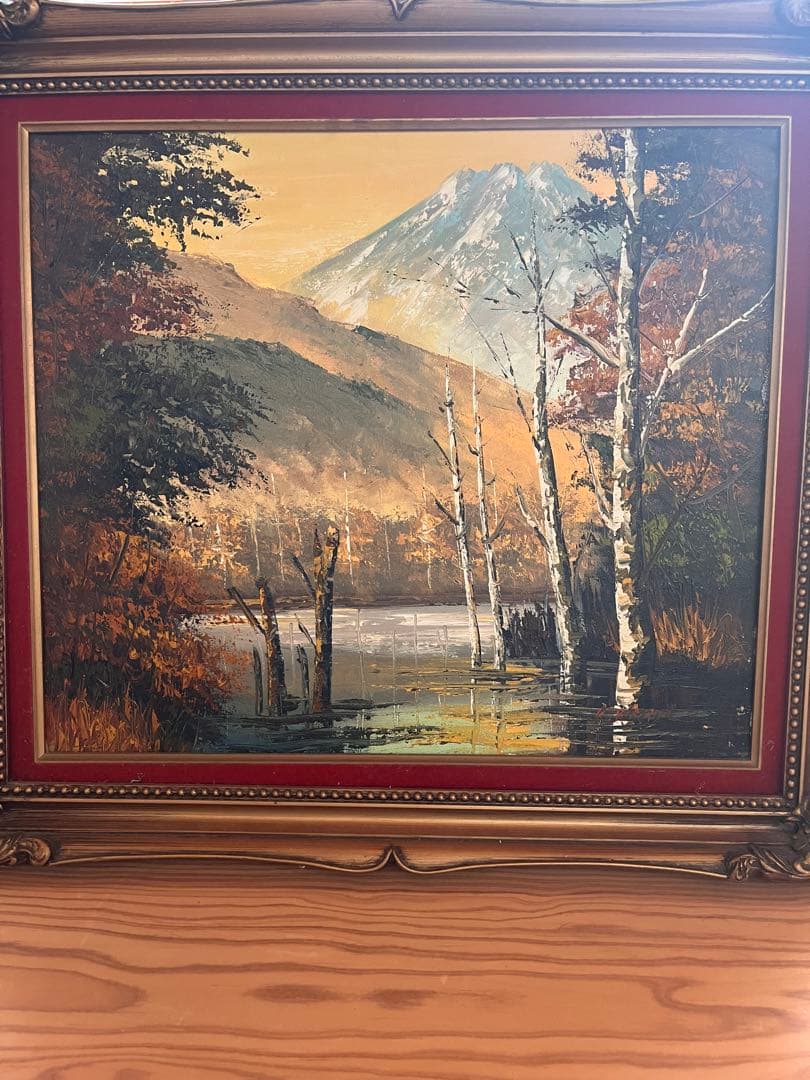 秋の山と湖の油彩画