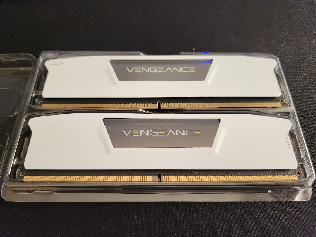 【送料無料】VENGEANCE 32GB (2x16GB) DDR5 DRAM