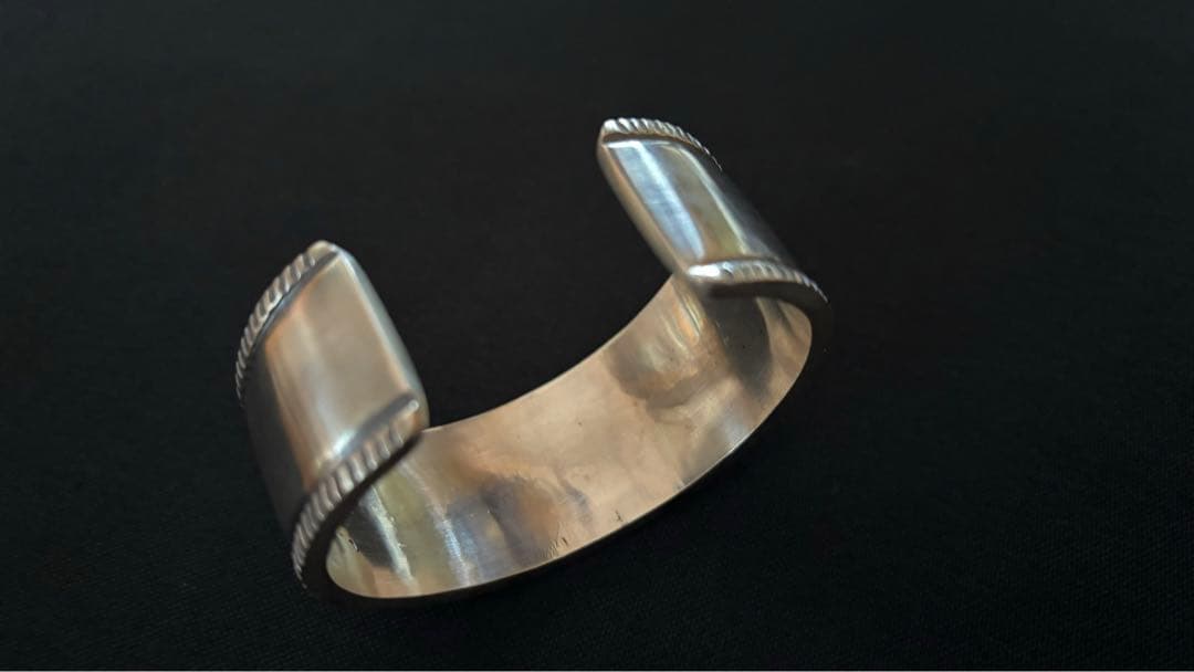 ホピ族 ジェラルドロマヴェンテマ 1930’sスタイル シルバーバングル