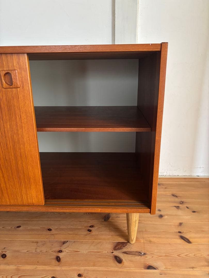 北欧ヴィンテージ　チーク　デンマーク　サイドボードキャビネット