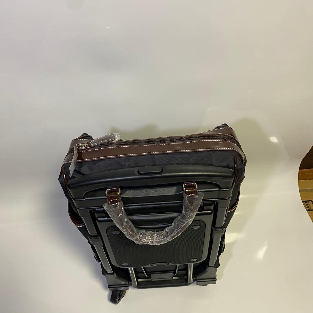 新品・未使用✨スワニー　ルーマII　キャリーバッグ　座面付き　4輪キャスター