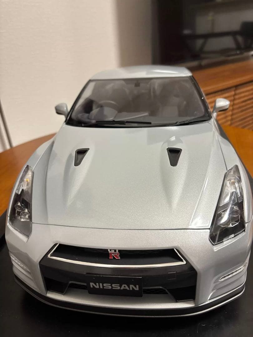 ディアゴ：日産NISSAN GT-R R35 1/8合金車