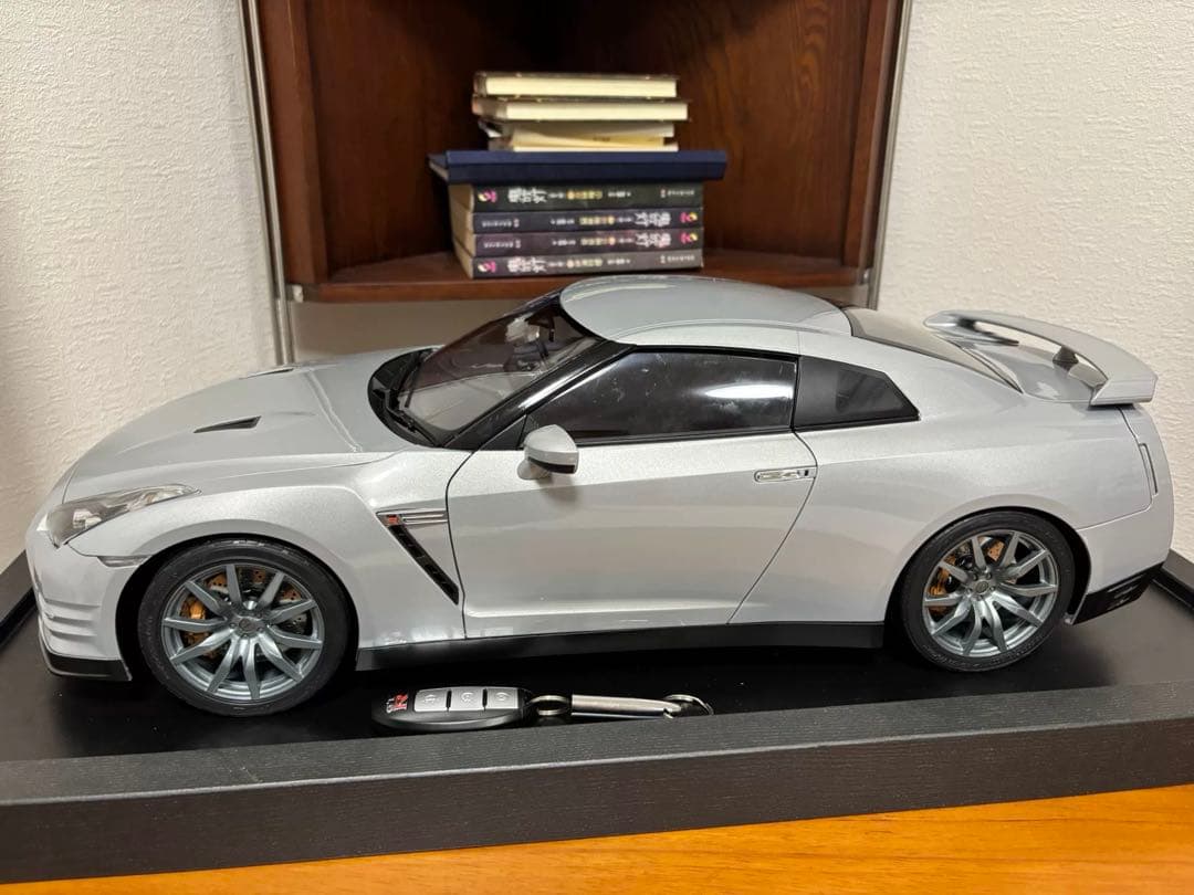 ディアゴ：日産NISSAN GT-R R35 1/8合金車