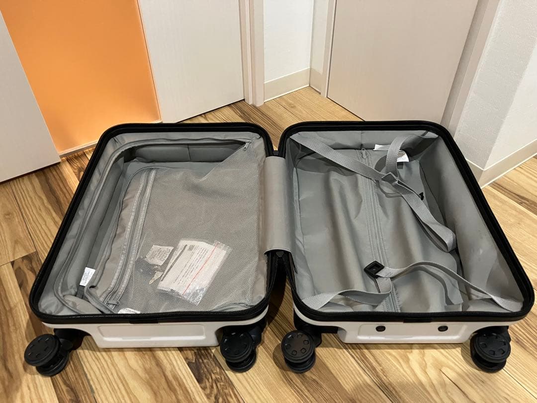 バーを自由に調節できる　ハードキャリーケース（３６Ｌ）