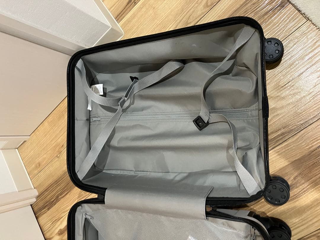 バーを自由に調節できる　ハードキャリーケース（３６Ｌ）