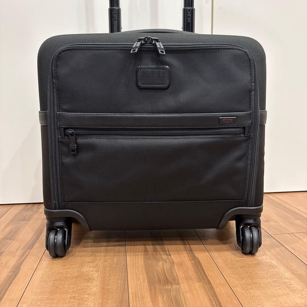 TUMI　AlPHAII　4ウィールドコンパクトブリーフ　機内持込サイズ　黒色