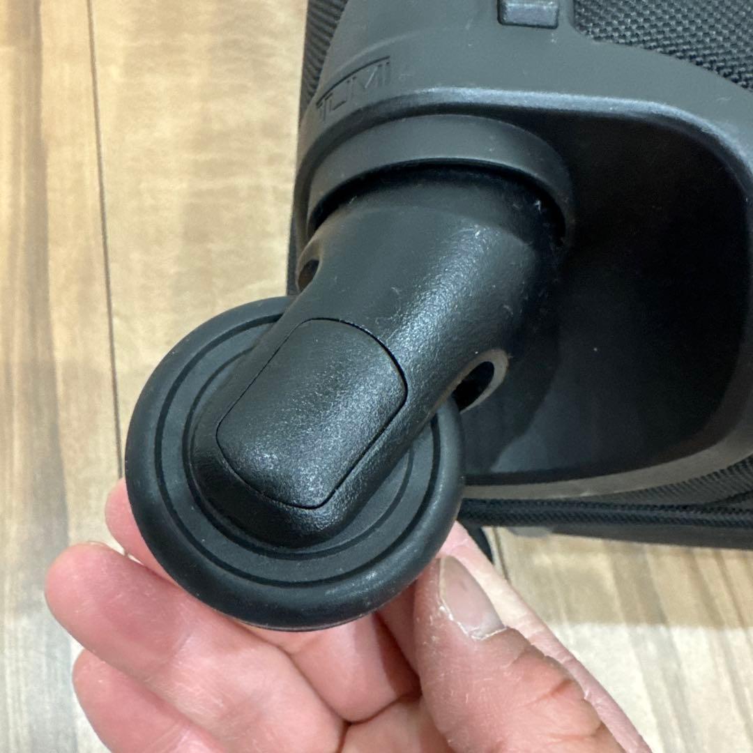 TUMI　AlPHAII　4ウィールドコンパクトブリーフ　機内持込サイズ　黒色