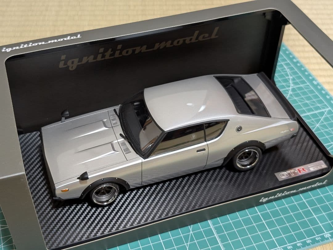 イグニッションモデルスカイライン 2000 GT-R シルバーカスタム　1/18